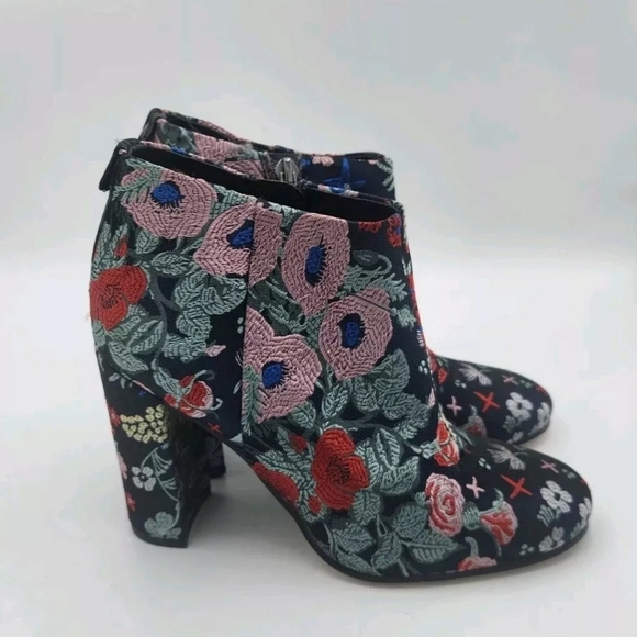 Sam Edelman Shoes - Sam Edelman Womens Campbell Floral Jacquard Block Heel Boots Navy Red Size 6